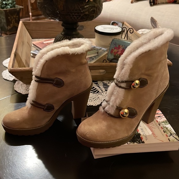 COACH 💼 CAMEL LENORA SUEDE BOOTS  ~ NIB~ Size 8M - Picture 4 of 15